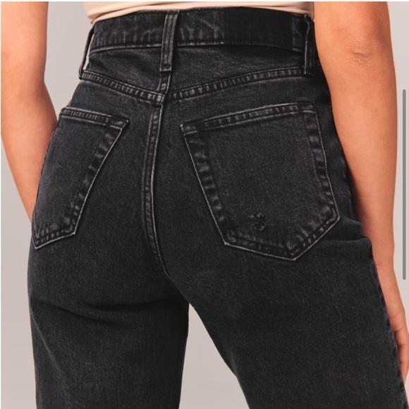 Abercrombie & Fitch Ultra High Rise 90’s Straight Jean - Picture 4 of 10